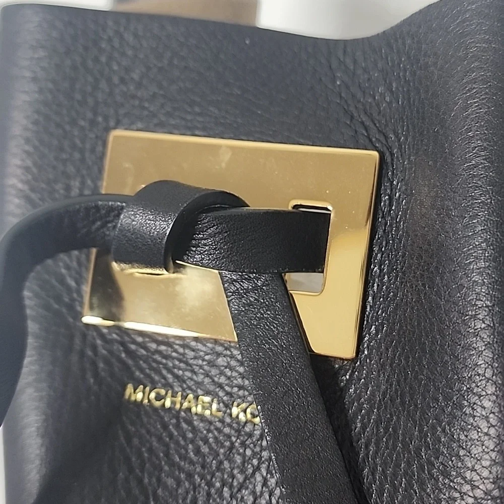 Micheal Kors leather black bucket bag